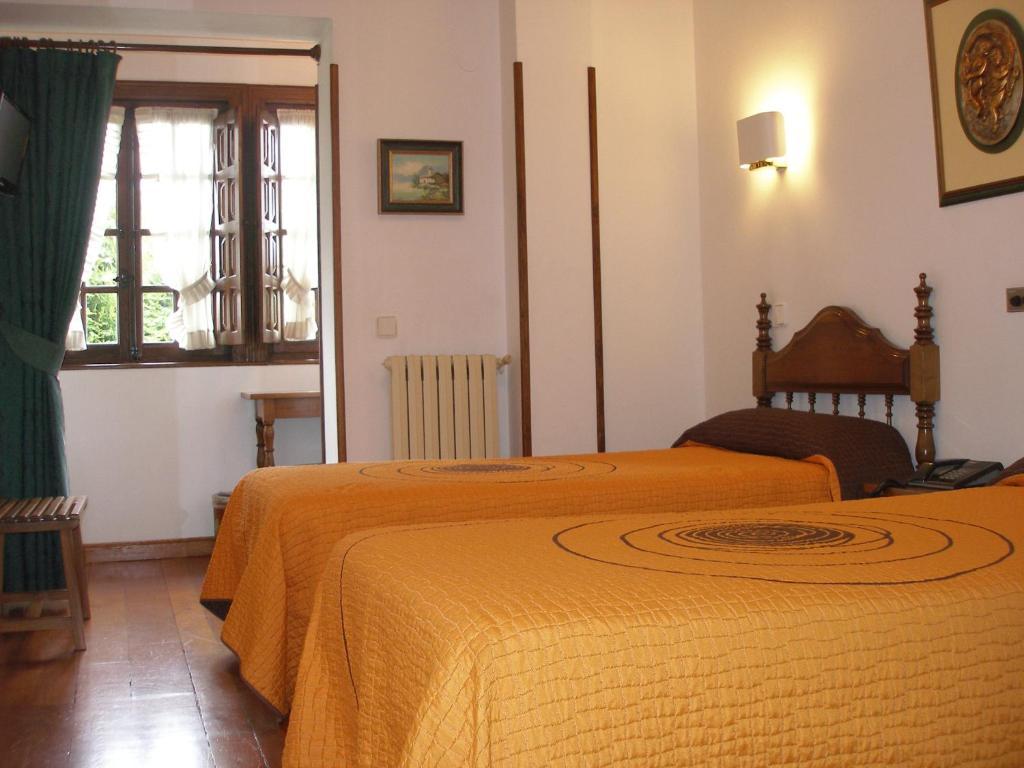 Hotel Siglo XVIII Santillana del Mar Habitación foto